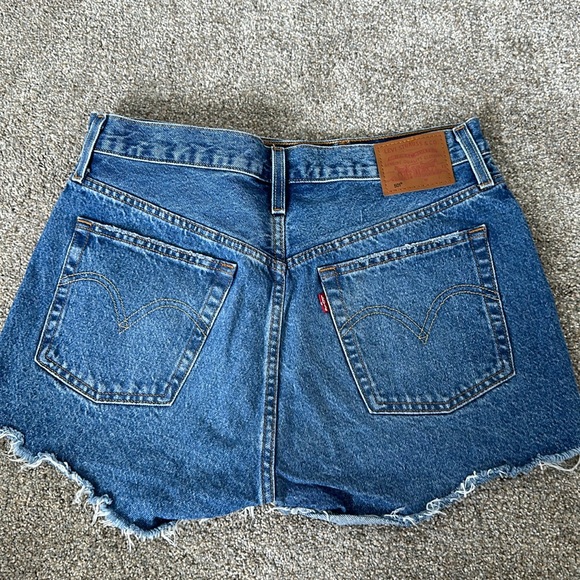 Levi’s Jean shorts - Picture 2 of 3